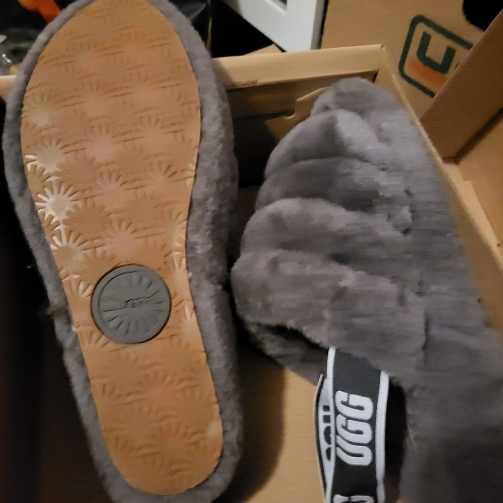 Ugg Slipper - image 2